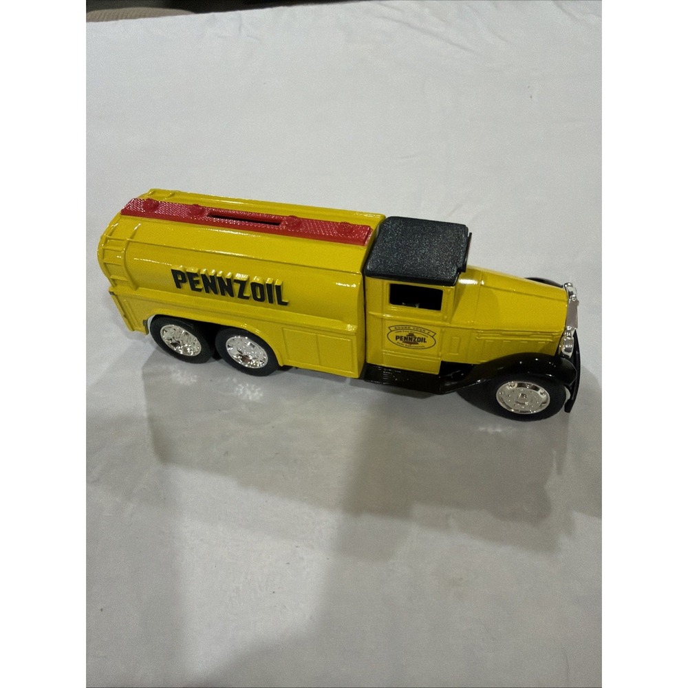 Ertl 1930 Diamond T 2-1/2 Ton‎ Pennzoil Tanker Truck die-cast coin bank.